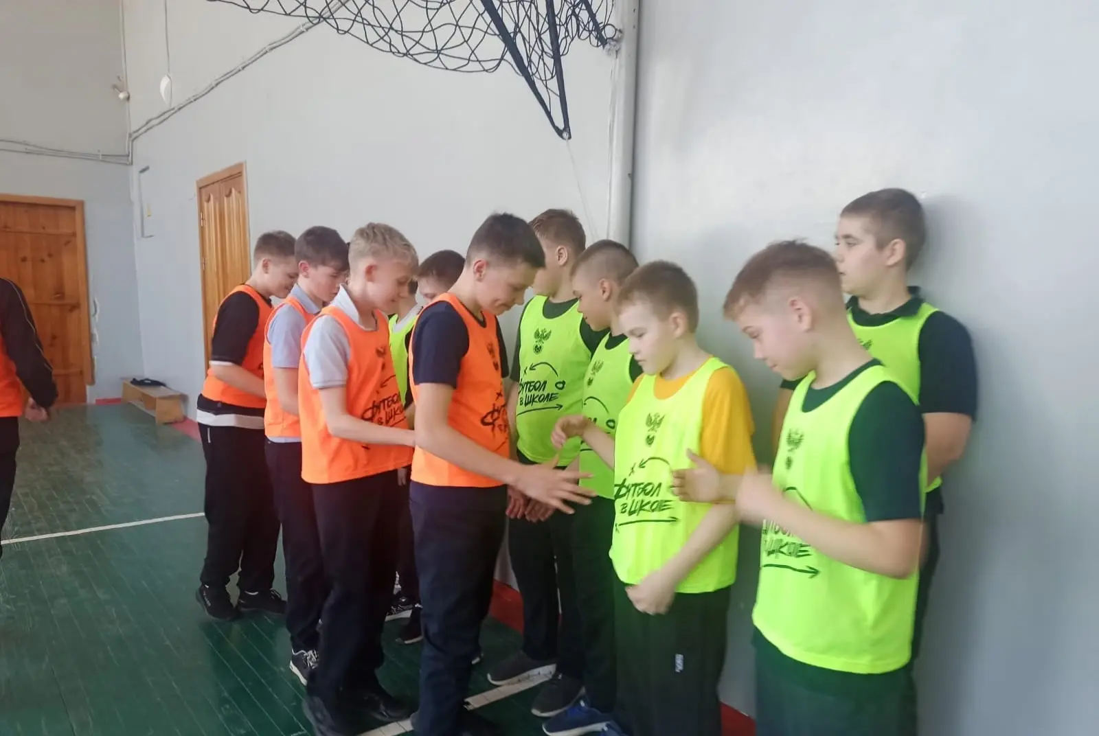 ⚽️ «Все на футбол» — было громко, весело и по-спортивному!  В рамках фестиваля «Футбол в школе» в МБ