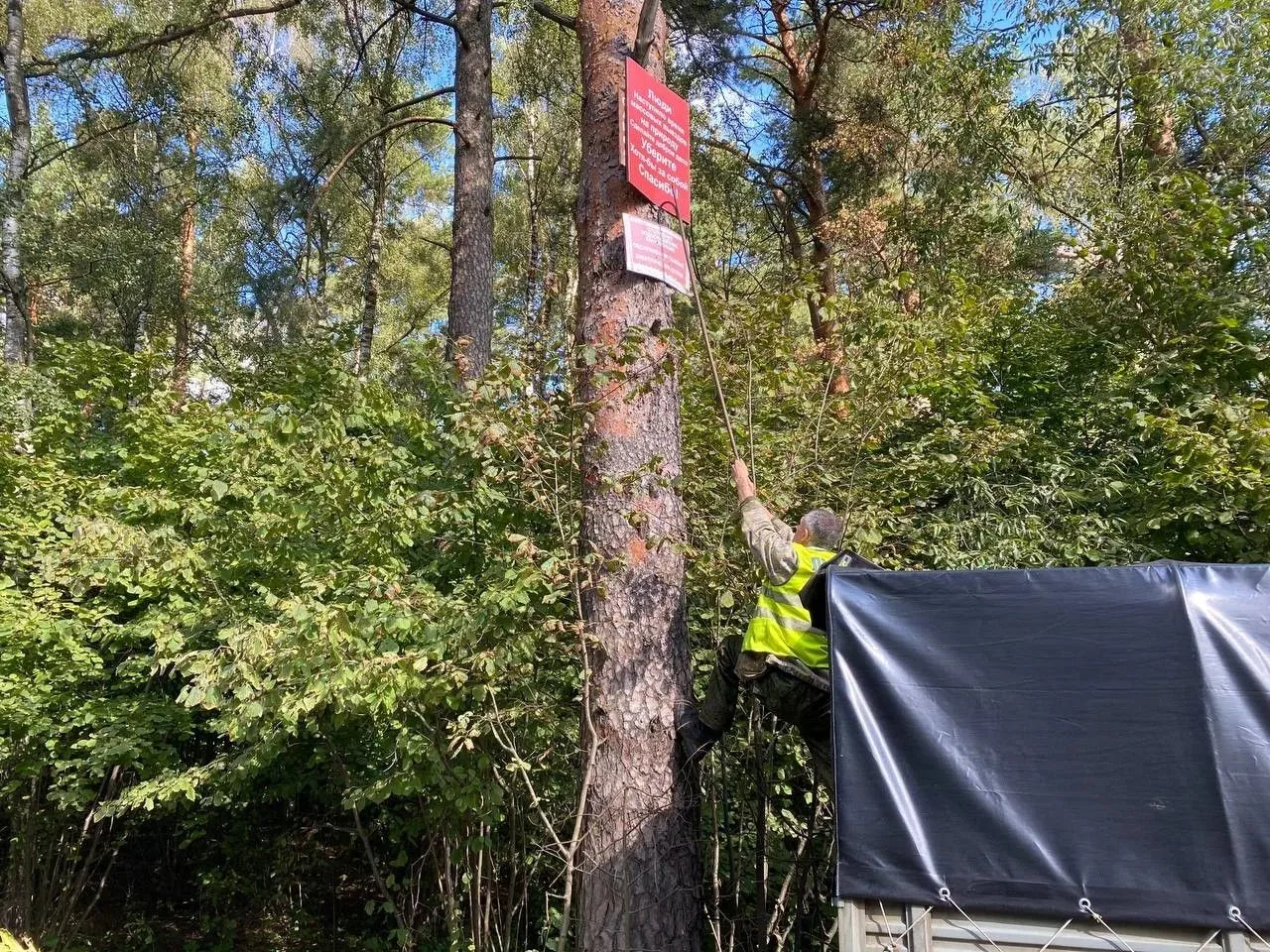 ⚡️В городском округе Подольск демонтируют незаконную рекламу.