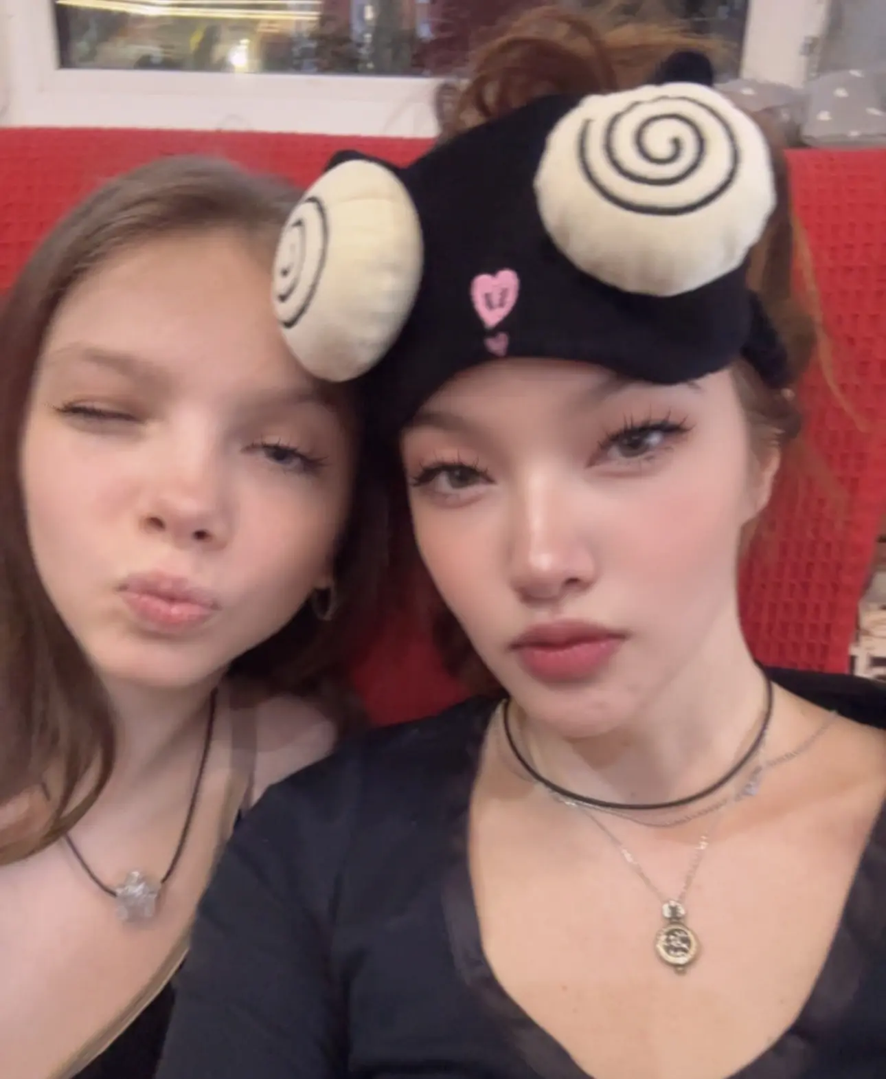 С маманчиком на расслабоне смотрим сериальчик 🎀🌸☀️