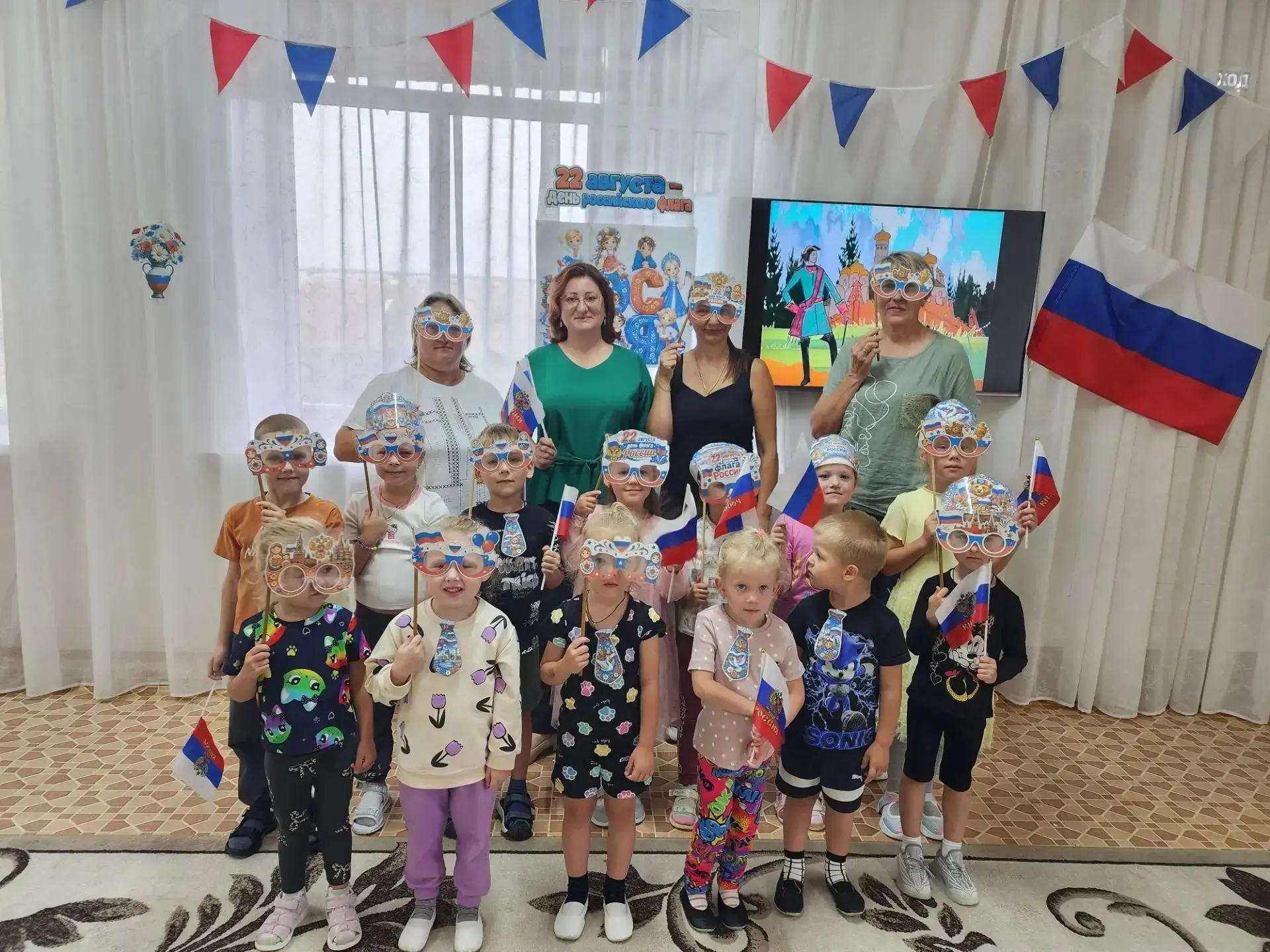 В преддверии 22 августа в детском саду "Колосок" провели занятие, посвящённые Дню Госуд...