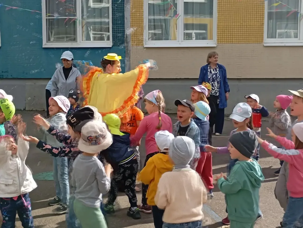 🎉 Сегодня к нам в гости прилетел Смайлик-Будильник ⏰😄!