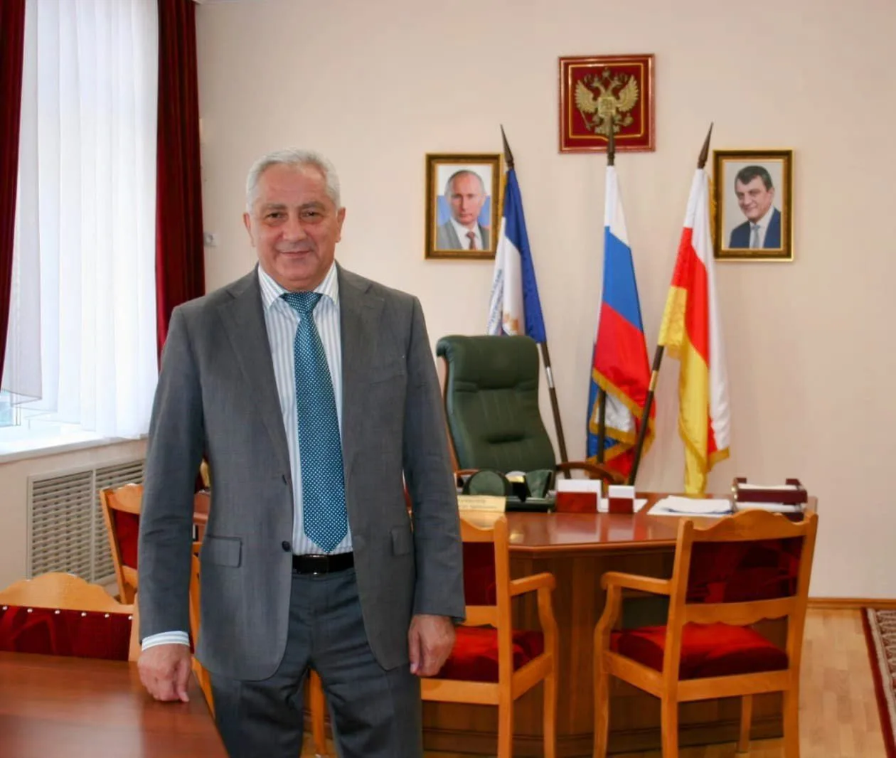🏫 Дорогие преподаватели, сотрудники, студенты и выпускники нашего университета!   💐Поздравляю вас с 