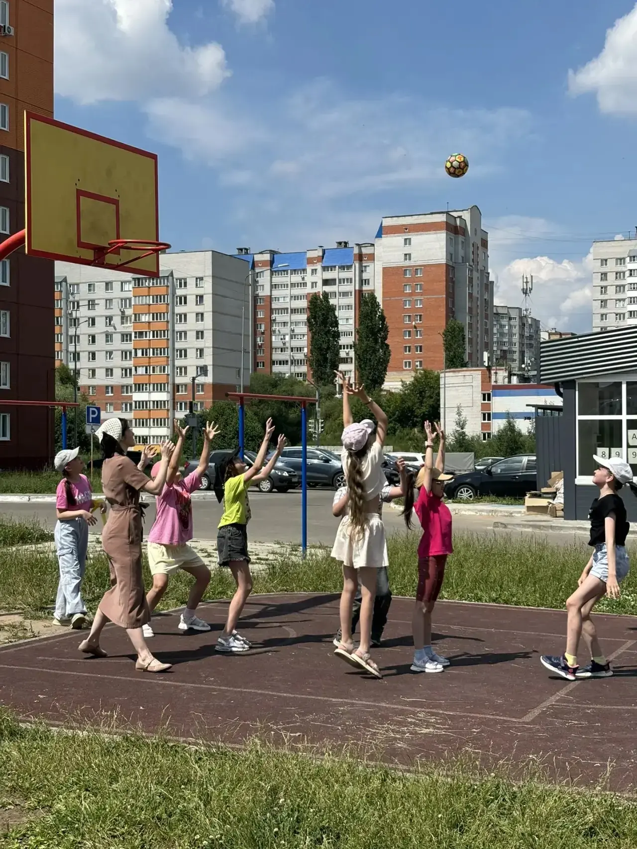 Вчера у ребят прошёл ещё один насыщенный день в летнем клубе ☀️