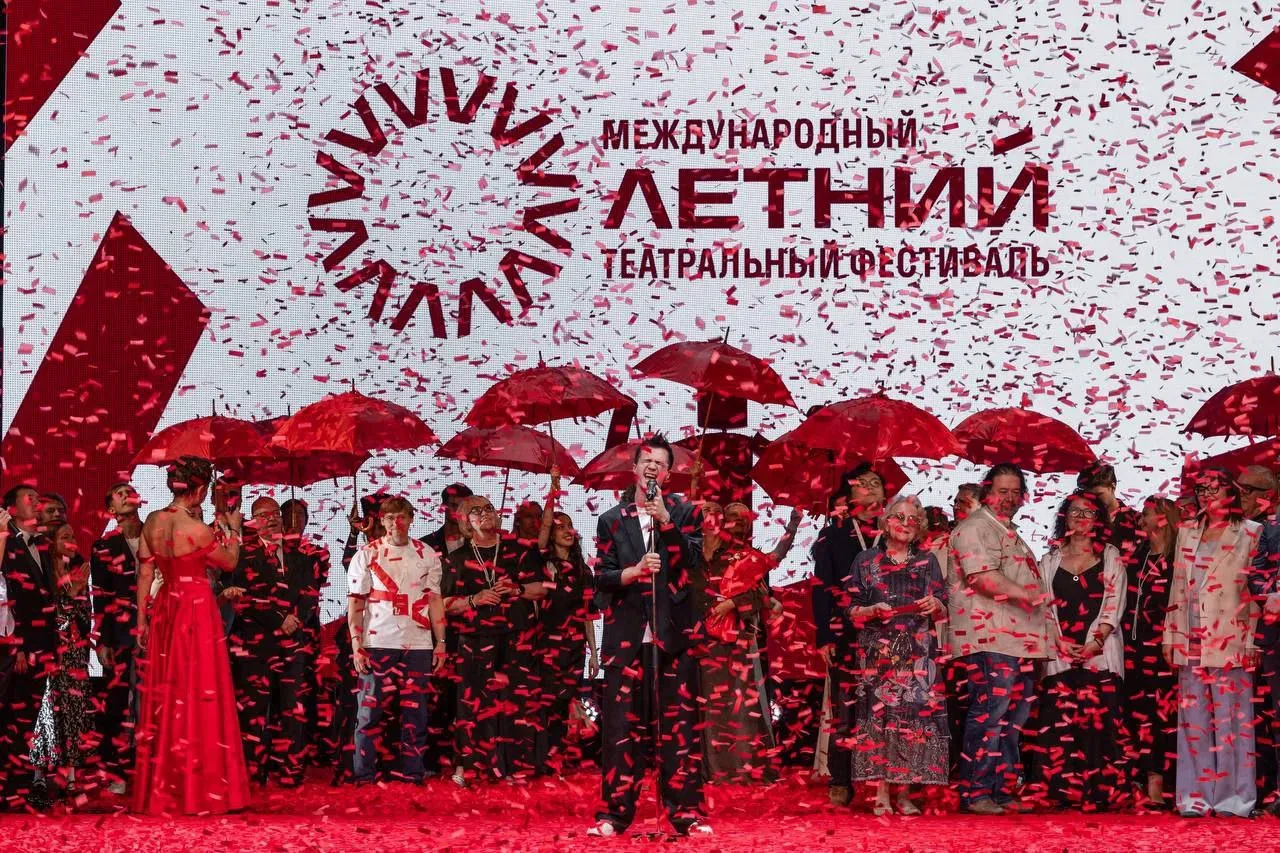 Масштабный смотр-конкурс вновь соберет на сибирской земле лучшие творческие коллективы ...