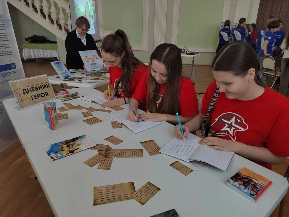 Учащиеся школы — в числе лучших на форуме «Родина в сердце»! 🇷🇺✨  Сегодня команда 7 классов нашей шк