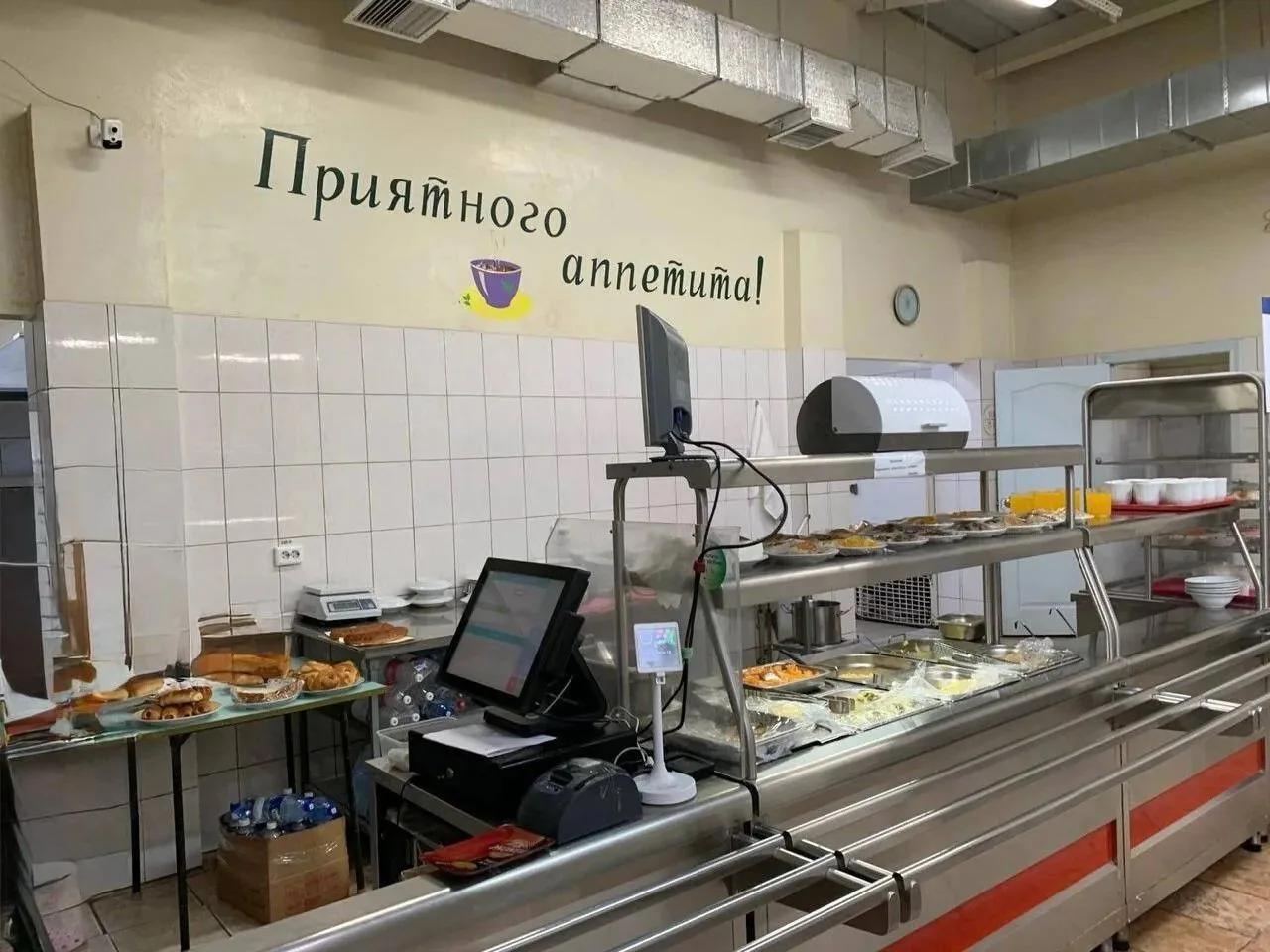 В рабочую столовую требуются: