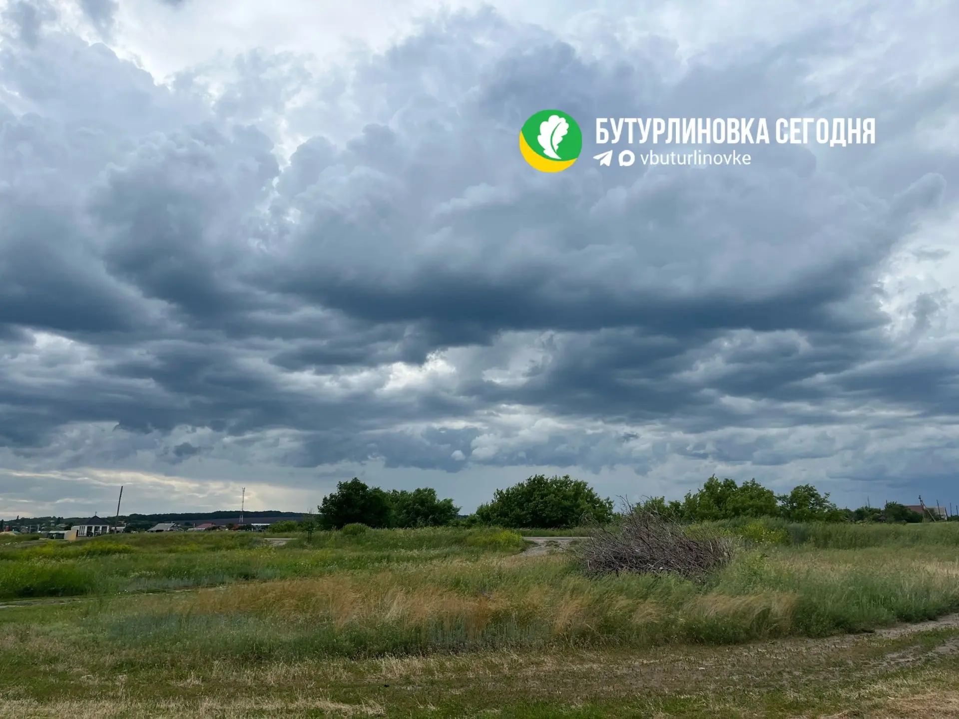🤩 Суровое сегодня небо 

Фото подписчицы 

💚 Бутурлиновка сегодня
