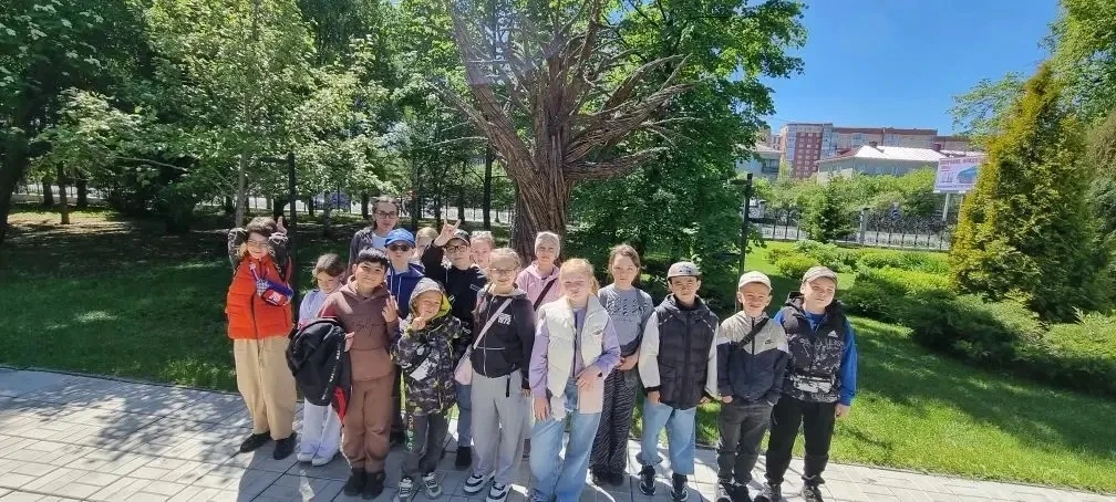 🌳 Прогулка по волшебному миру природы: 2Б класс посетил дендрологический парк имени Ге...
