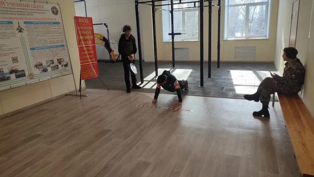 На страже Родины с юных лет: в школе №9 им. А. С. Пушкина прошел отборочный этап «Зарницы 2.0»   В н