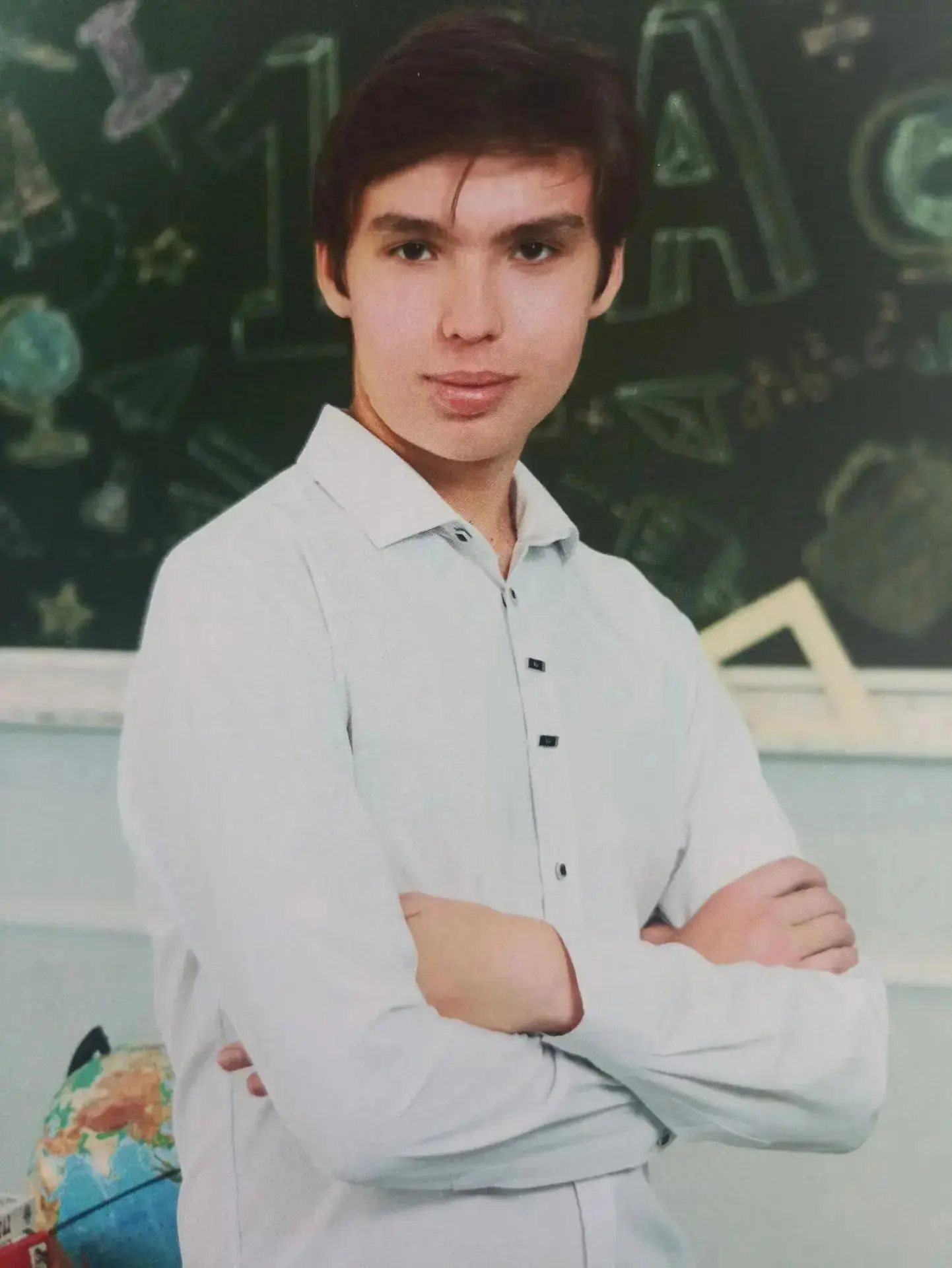 Дорогие друзья!

Максим Шипулин, выпускник лицея, снова порадовал нас. Он набрал 82 балла по физике.