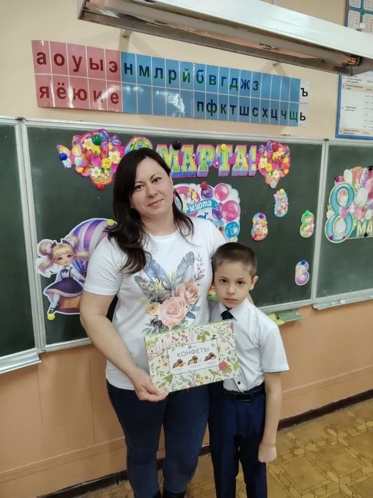 Сердца юных – для мам и жен героев! ❤️  В преддверии Международного женского дня ученики нашей школы