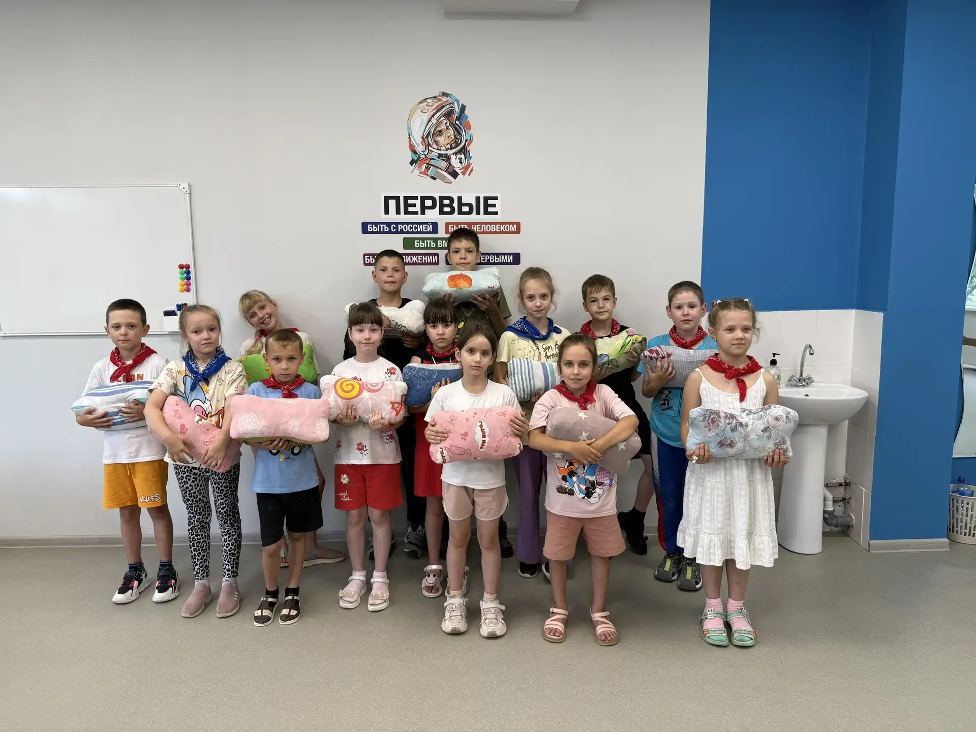 🧵 Школьная мастерская: тепло наших рук для фронта и новых регионов.

Отвезли очередную партию из на