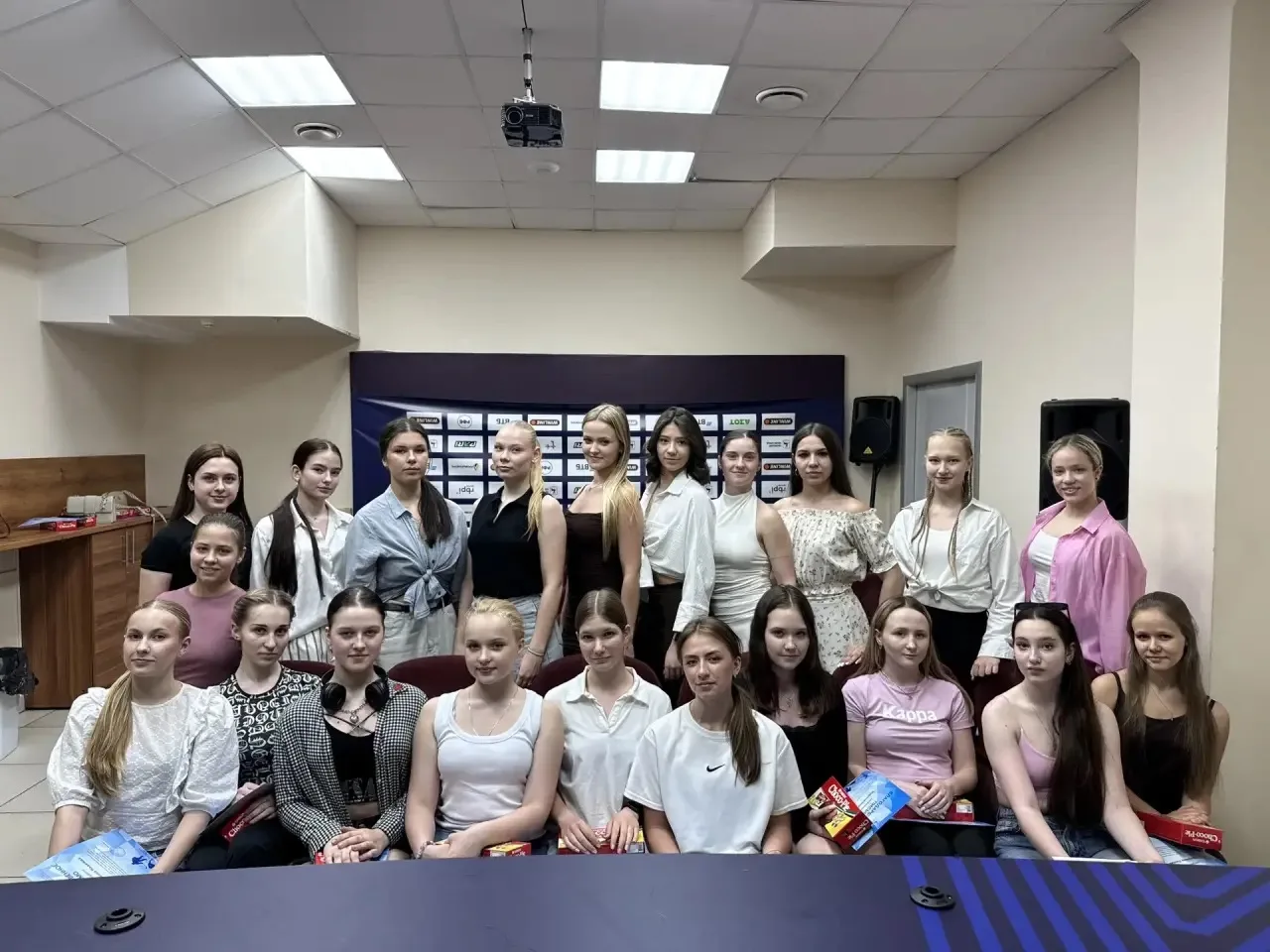 Вручение благодарственных писем и значков ВФСК ГТО обучающимся отделения синхронного фи...