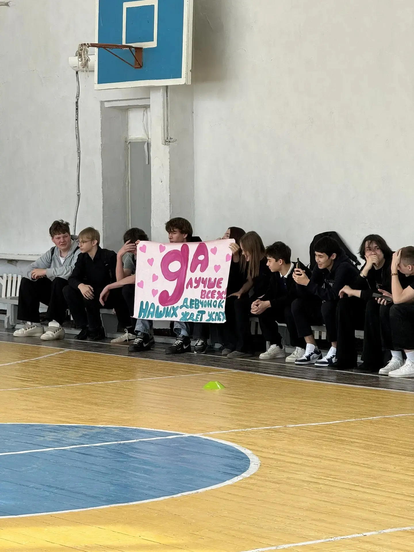 Девчонки в спорте: как прошли «Веселые старты» к 8 марта 🌷  В нашей школе прошли «Веселые старты», п