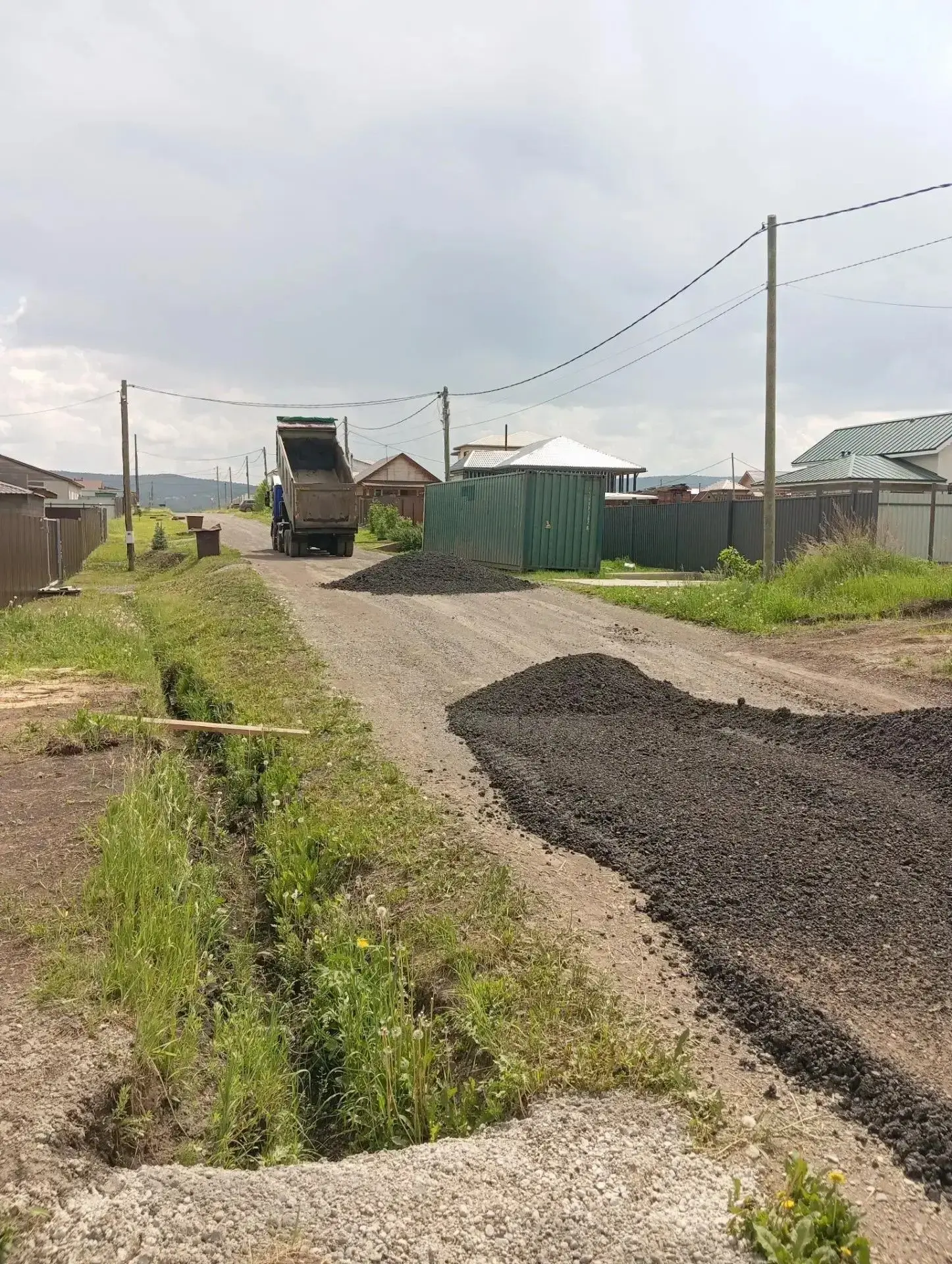 В Ново-Бугачёво и Бугачёво началась отсыпка дорог фрезератом.

Работы организованы по поручению глав