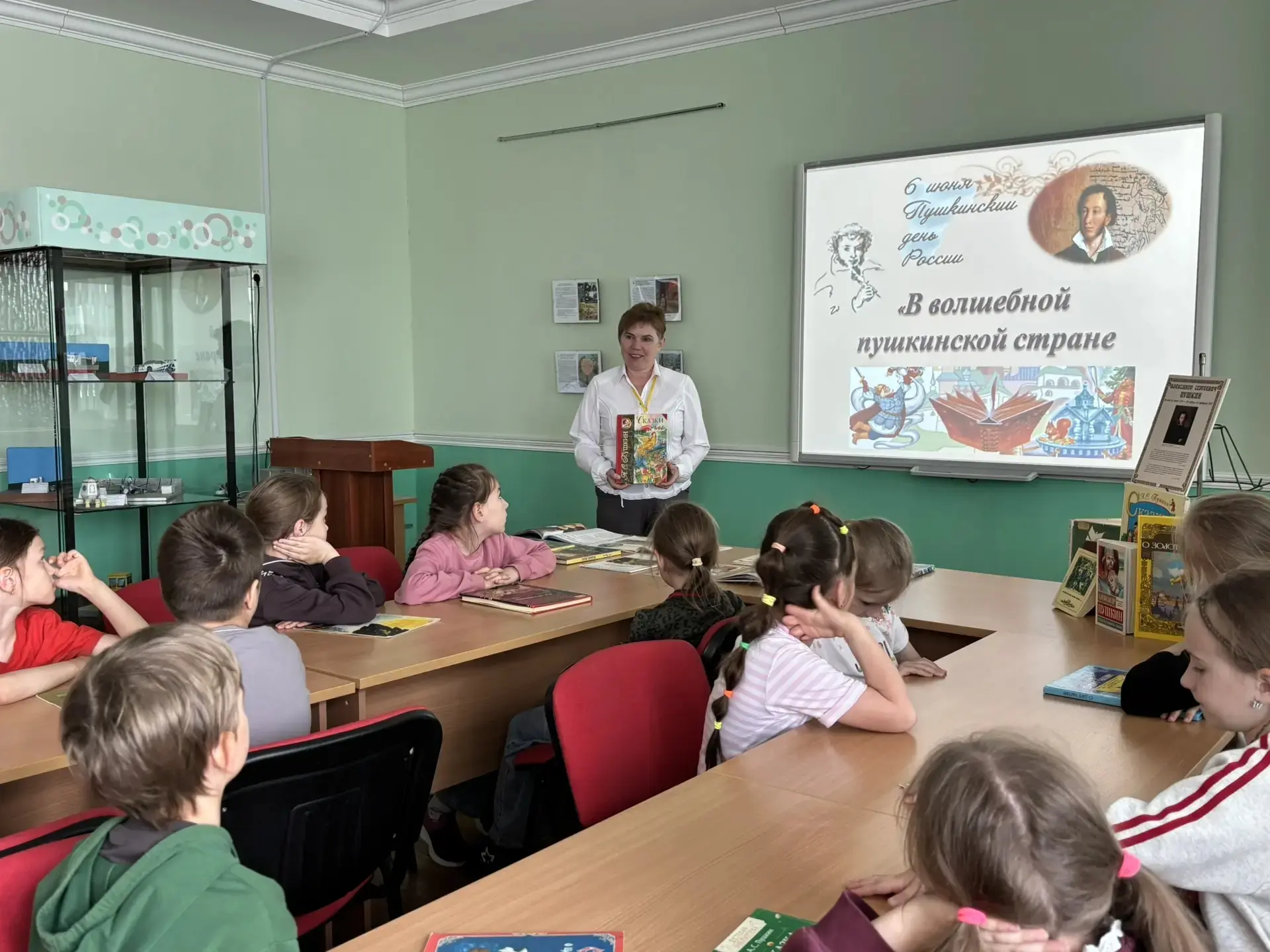 Лицеисты встретили День русского языка в библиотеке им. В.Х. Колумба 📚