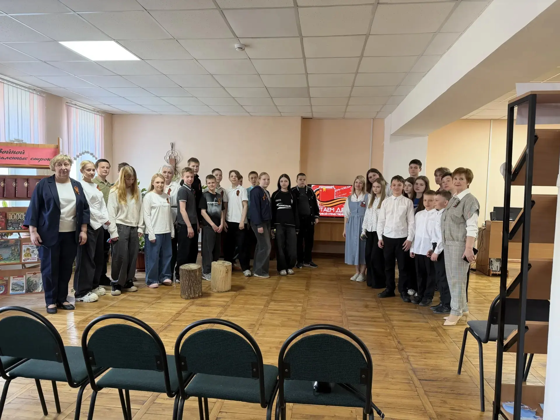 В рамках акции «Читаем детям о Великой Отечественной войне» ребята вместе с библиотекар...