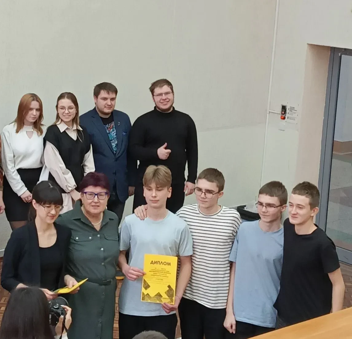📏 28 марта обучающиеся 8М класса участвовали в игре "Математическое домино" в НГПУ. 🧮  ✊🏻 От класса 