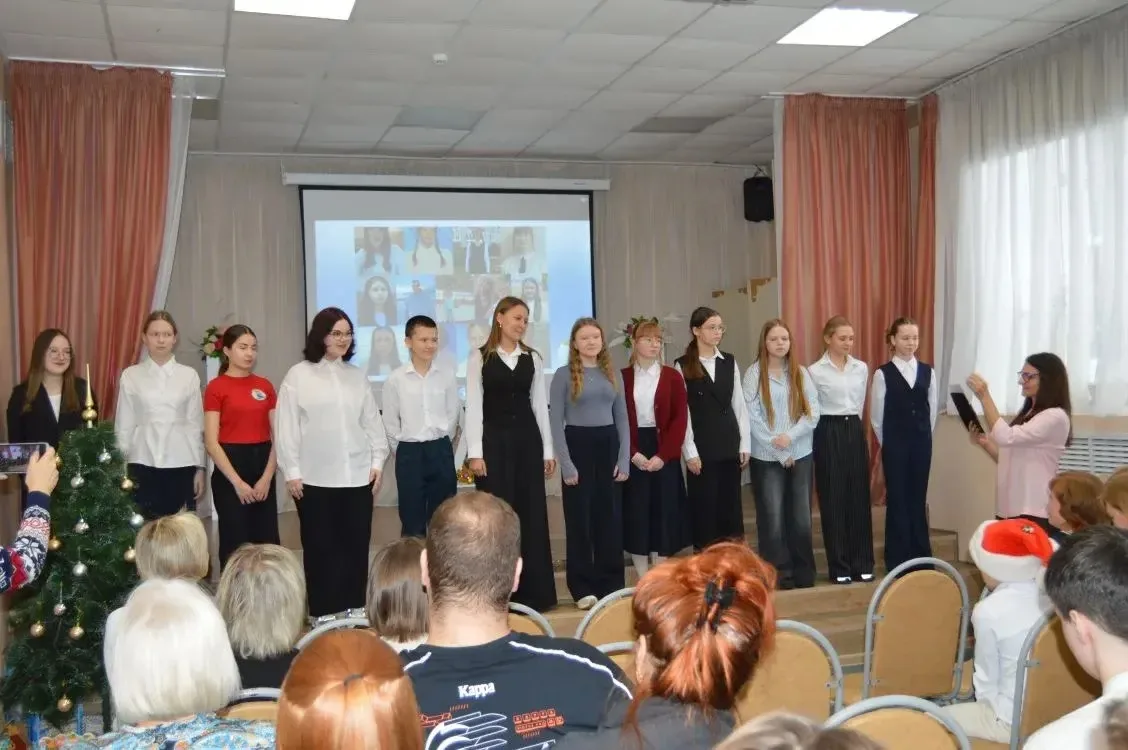 ✨Ежегодно в МАОУ "СОШ131" проходит церемония награждения лучших учеников школы.  💥Церемония "За чест