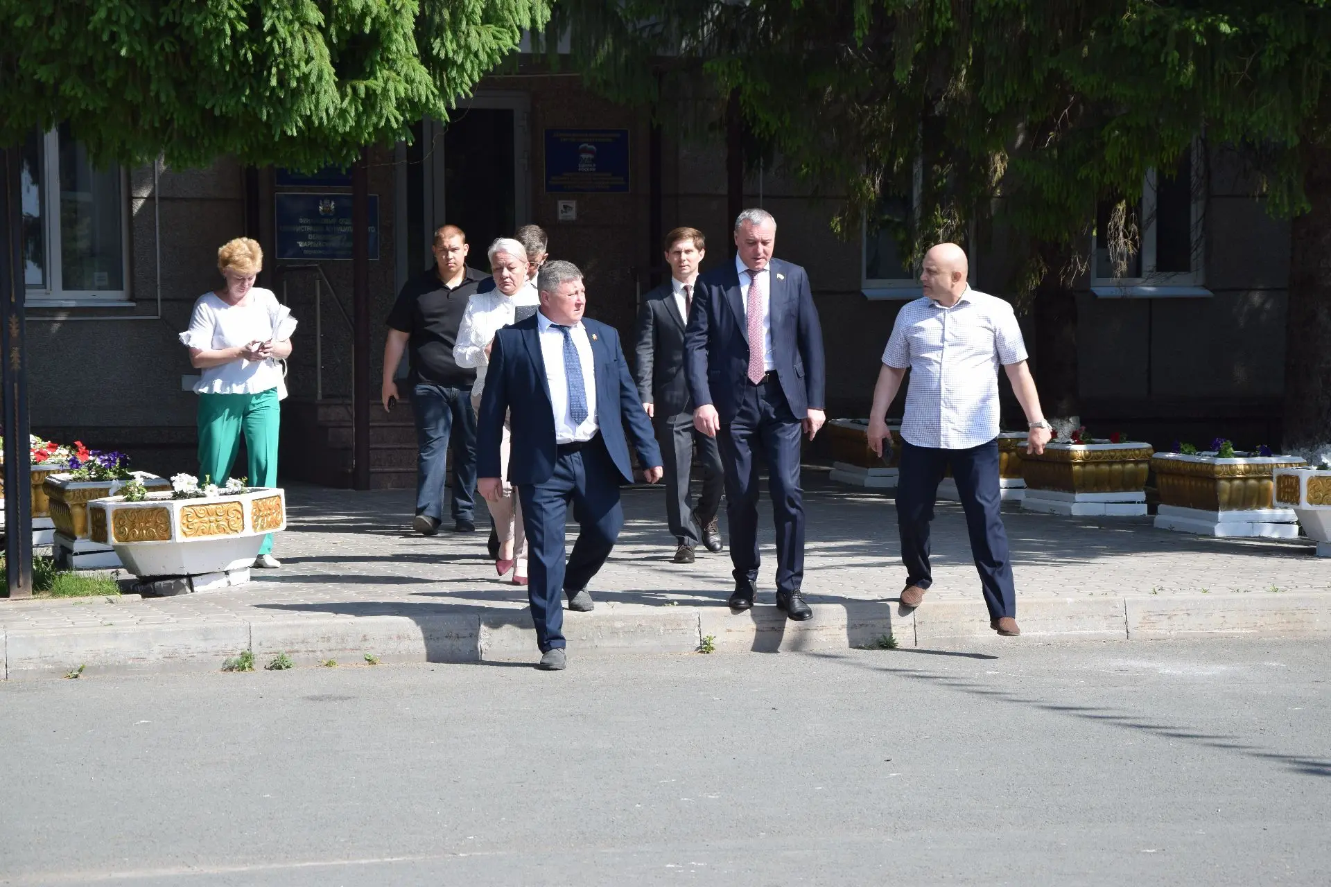 Шарлыкский район с рабочим визитом сегодня посетил депутат Государственной Думы и секре...