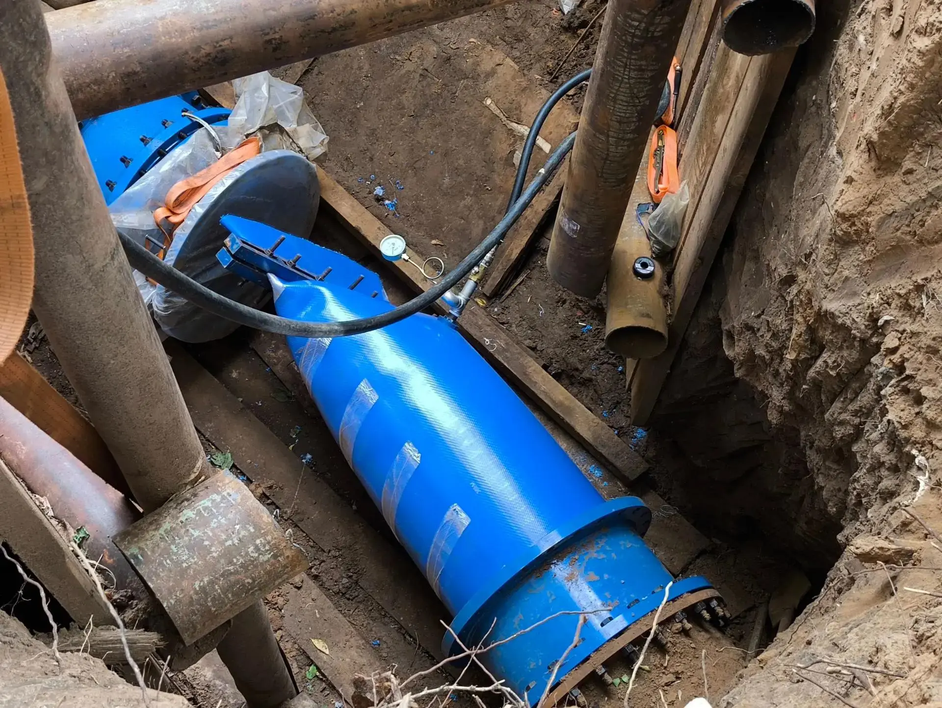 🛠В Казани в саду «Эрмитаж» проводят ремонт сетей водоснабжения с плоскосворачиваемым р...