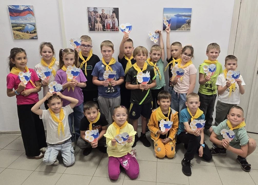 #Год_единства_народов_России_2026
🇷🇺 11 июня, накануне Дня России, в Детской районной библиотеке п