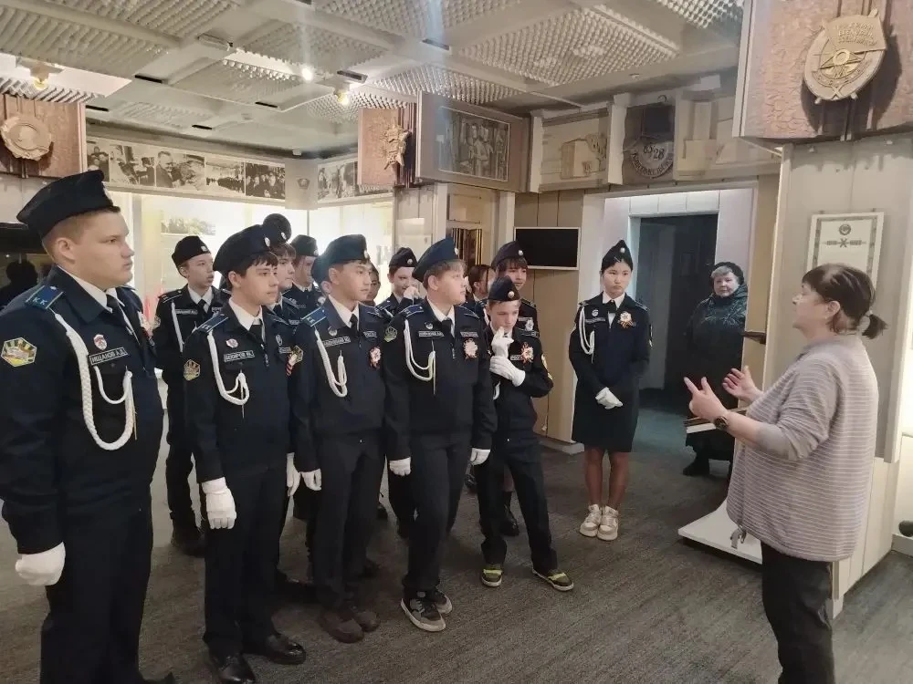 🇷🇺 Хранить историю — значит быть достойным будущего! 🇷🇺  Кадеты 6-го кадетского класса МОУ СОШ №18 и