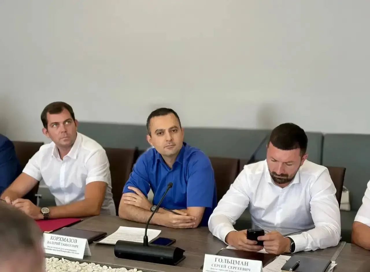 Принял участие в заседании городской Думы Новороссийска. Обсудили ряд важных для города...