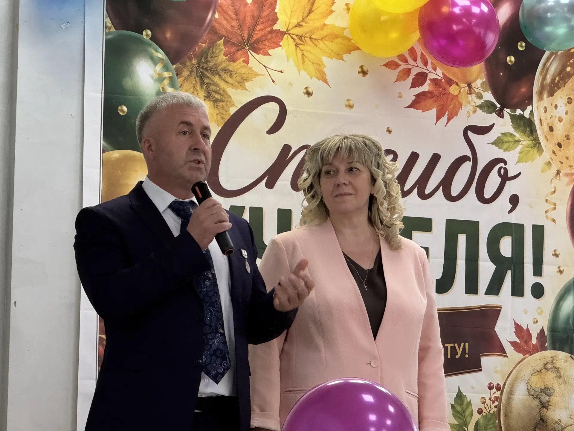 🌷 Сегодня совместно со школой № 2 состоялся праздничный концерт, посвящённый Дню учителя!