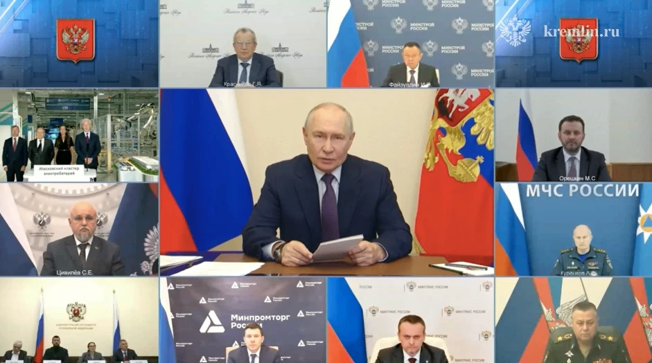 Владимир Путин проводит совещание по вопросам развития накопления электроэнергии. Подкл...