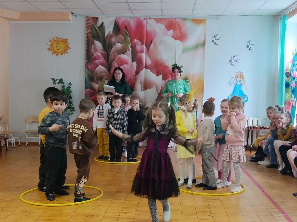 🌿 Весеннее развлечение в средней и старшей группах!