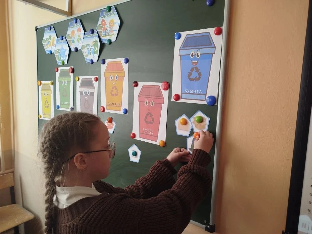 МАЛЕНЬКИЕ ШАГИ К БОЛЬШОЙ ЧИСТОТЕ! 🐜♻️  В нашей школе продолжается проект «Муравьи и раздельный сбор 