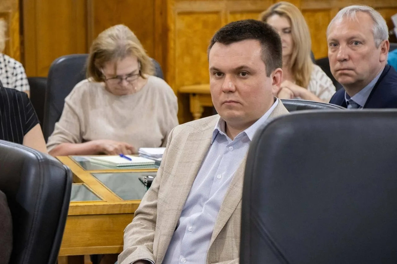 Ройне Изюмов попросил прокуратуру защитить жителей при возможной «дележке» активов КЭО.

Лидер карел