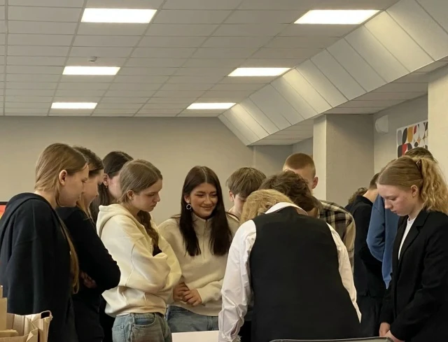 ✨ Профориентационная игра на форуме «Пульс времени» ✨  Ученицы 9 «В» класса приняли участие в увлека