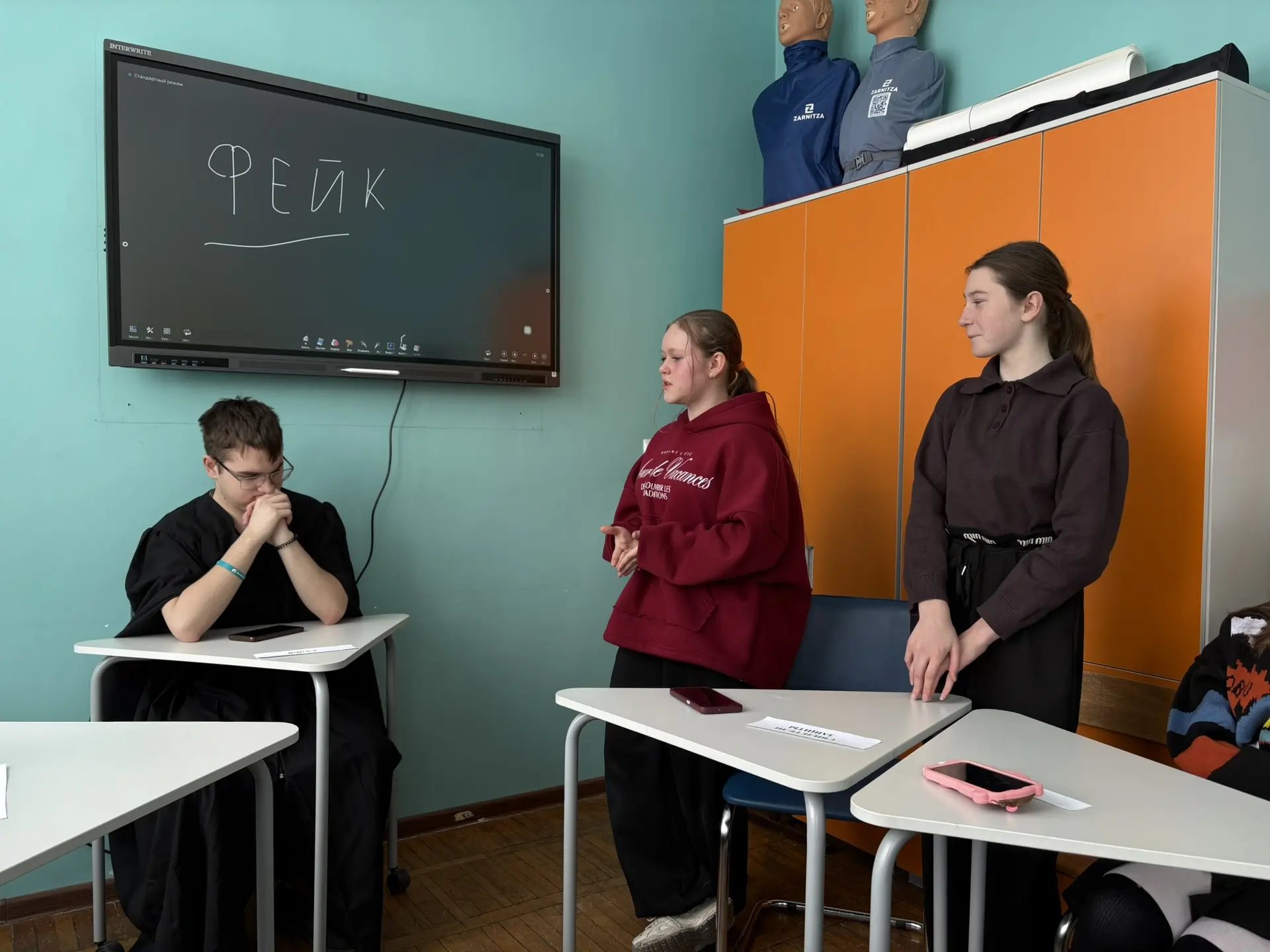 Занятие проекта «Школа ведущих» сегодня превратилось в настоящее заседание суда⚖️👨🏻‍⚖️  🎙️Активисты 