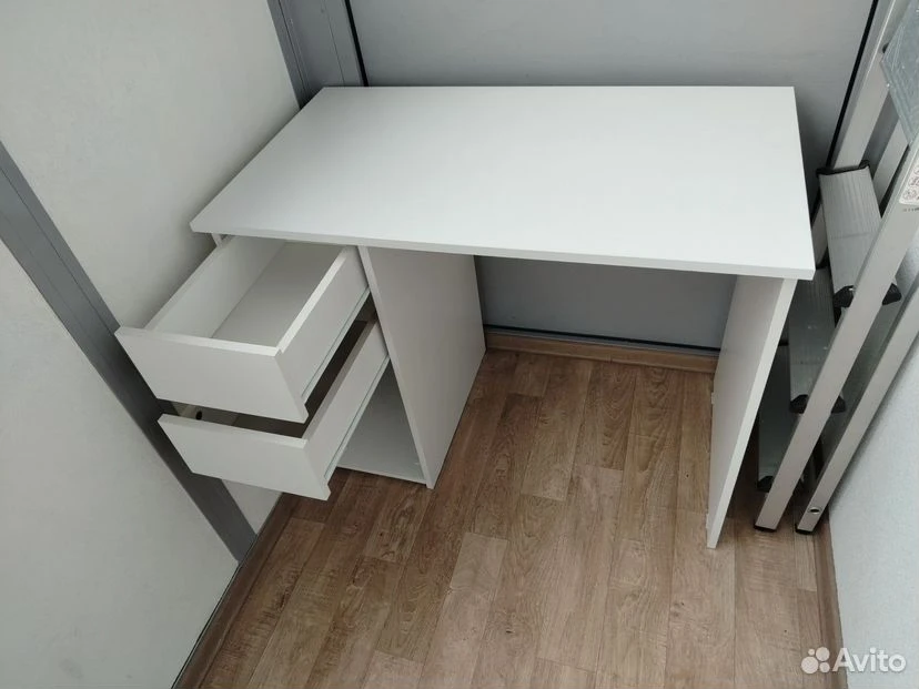 https://www.avito.ru/sankt-peterburg/mebel_i_interer/pismennyy_kompyuternyy_stol_837304...