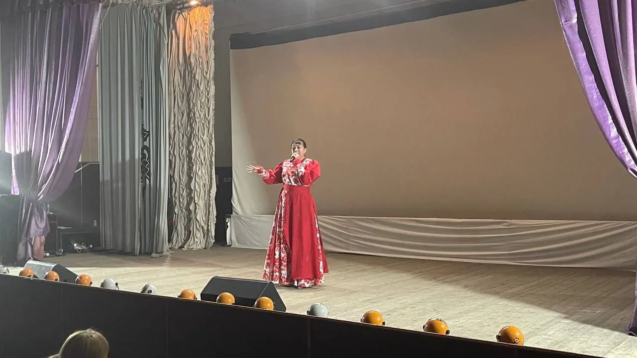 🎼 В Красном Луче с успехом прошла программа «Песни степного раздолья»  Артисты Луганской филармонии 