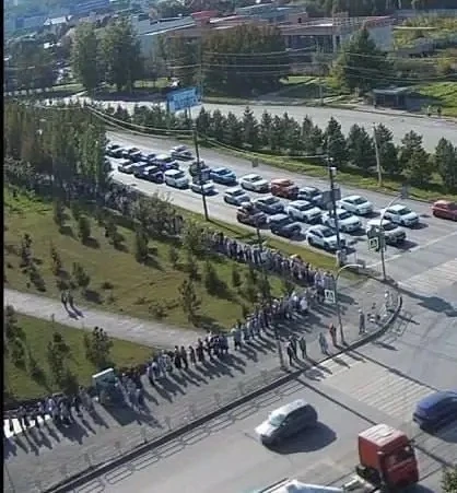 😳 Очередь к мощам Спиридона в Челябинске растянулась на полкилометра
