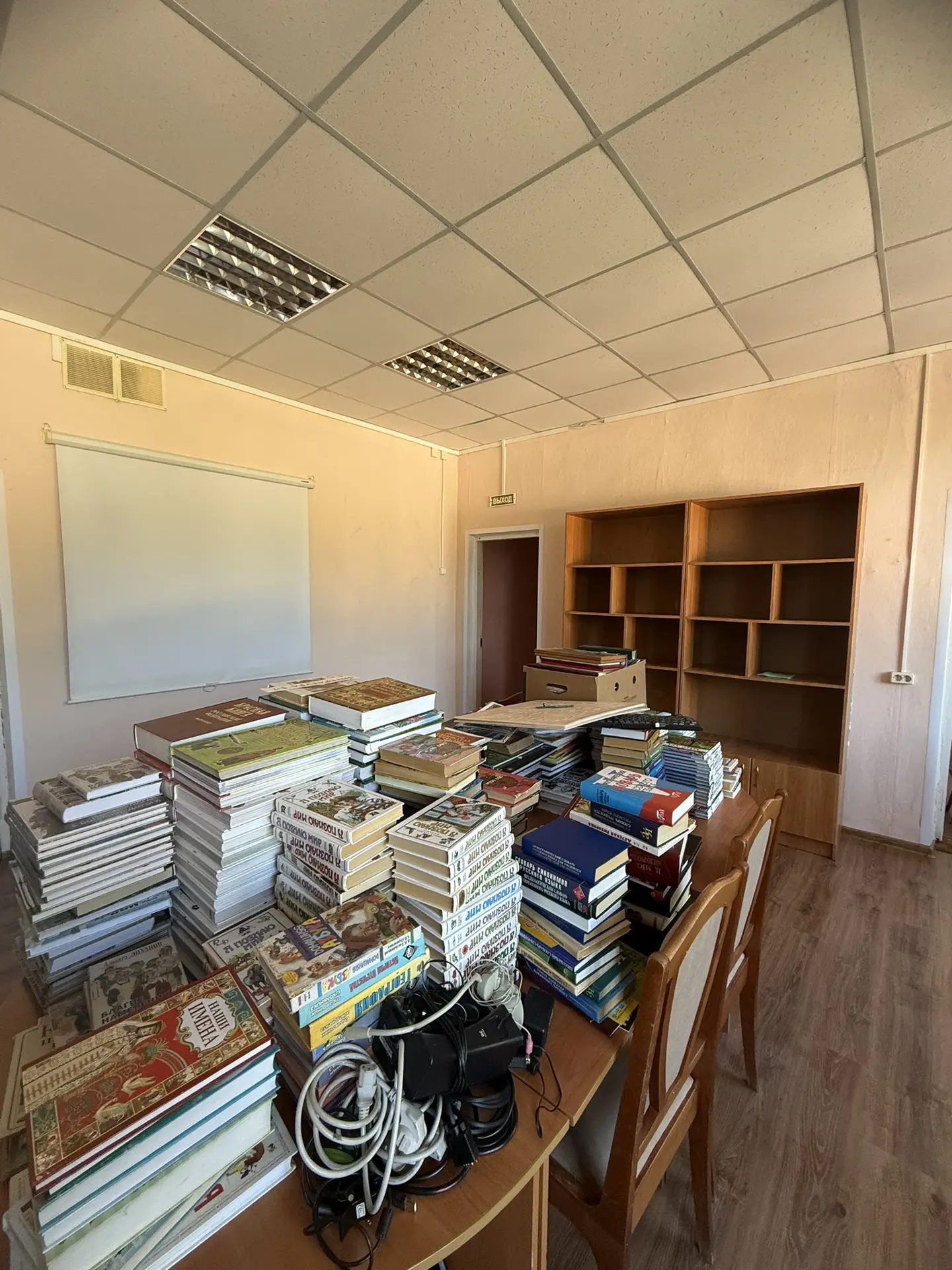 Готовим Подростковое пространство в библиотеке. Совместим полезное с полезным.