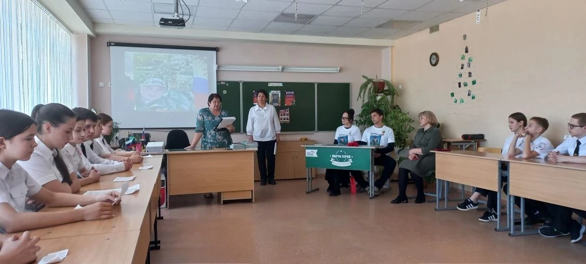 В 8г классе Образовательного комплекса "Перспектива" прошёл урок Мужества "Героями не рождаются - ге