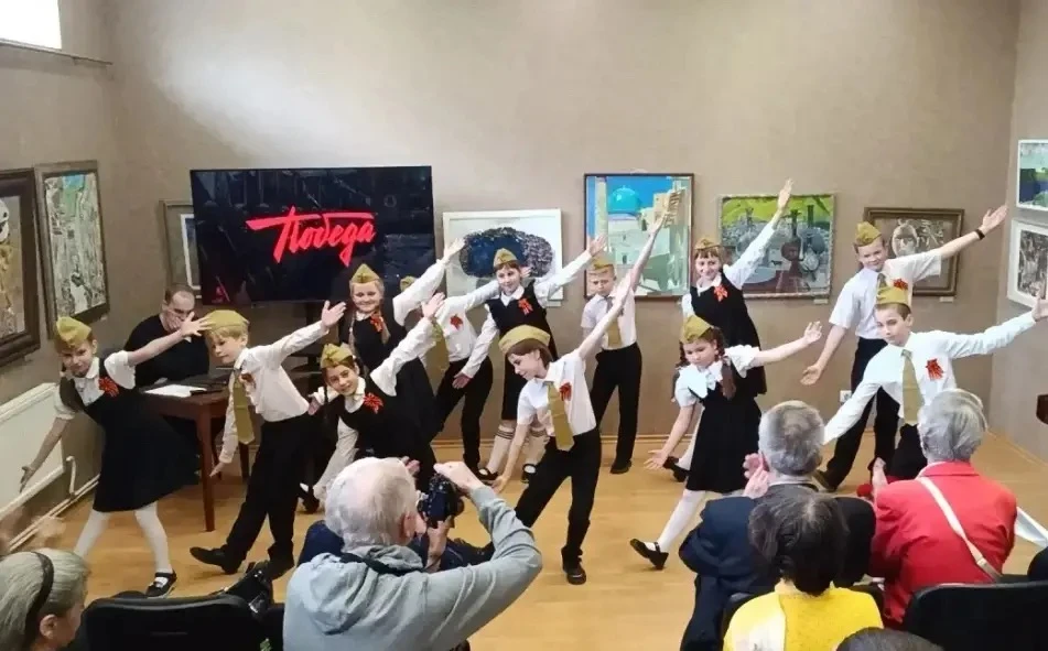 Торжественное выступление учащихся 3-3 класса в Институте Технологии и Дизайна!