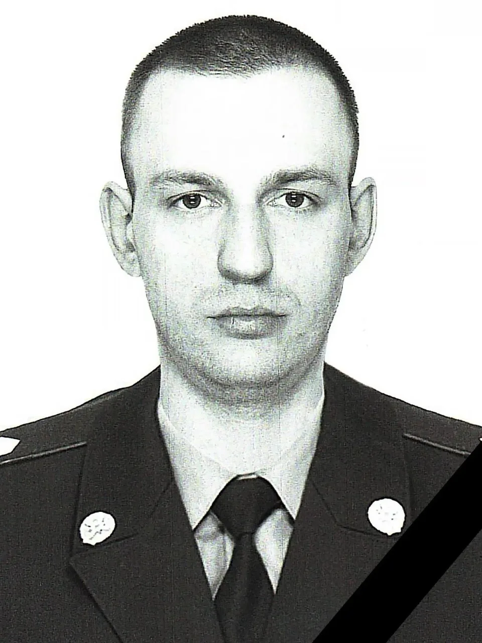 🙏🏼 Пожарный погиб при тушении дома в Брехово — у него остались жена и четверо детей
