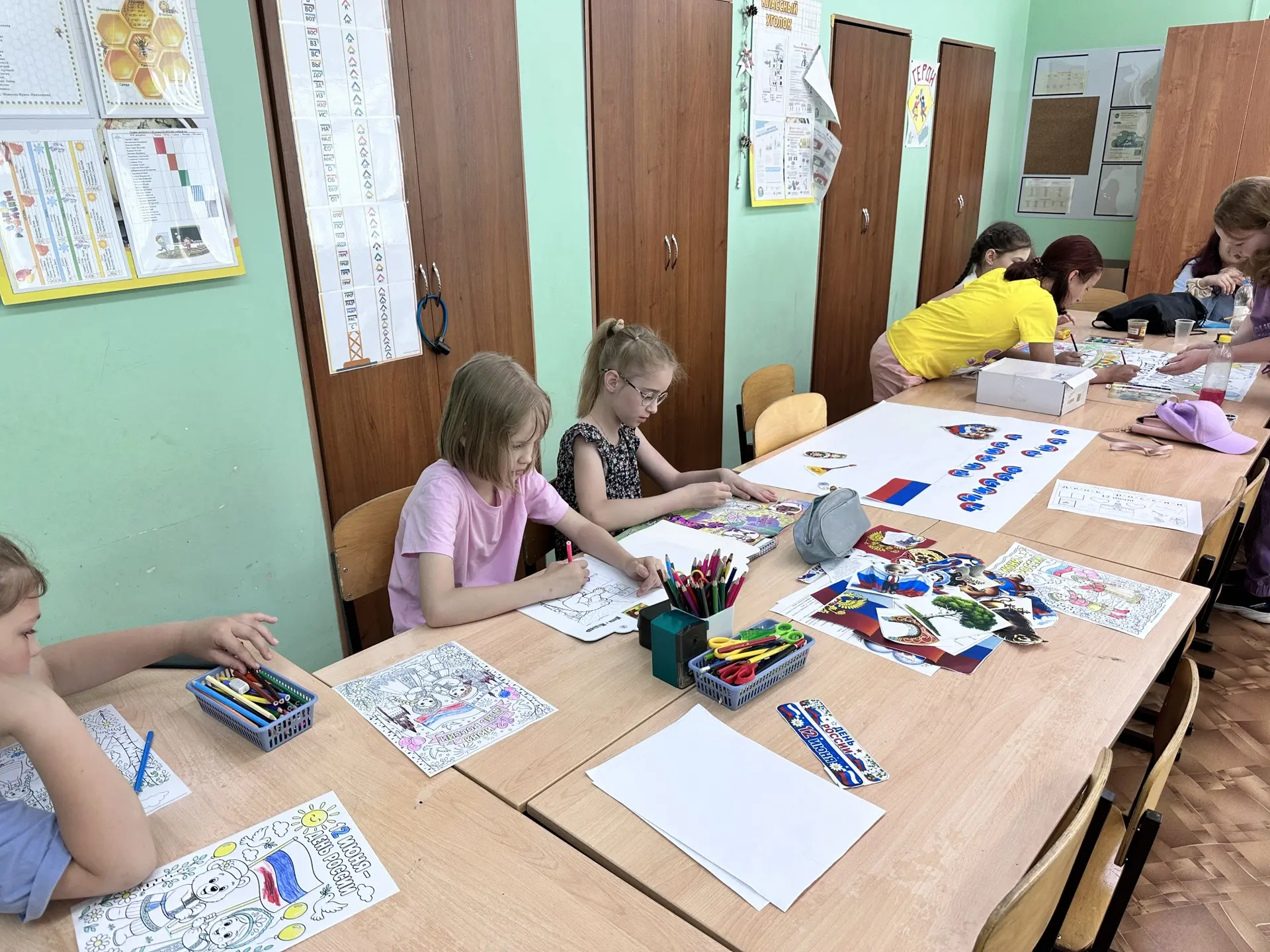 В нашем лагере «Красногорье» прошла яркая и познавательная смена, посвящённая Дню России. Этот празд