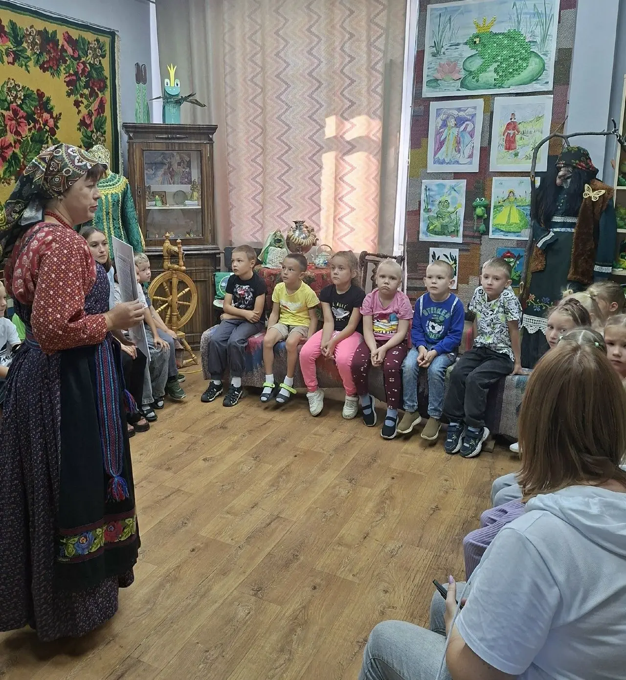 Сегодняшним гостями нашего сказочного музея Царевны-лягушки стали воспитанники старшей ...