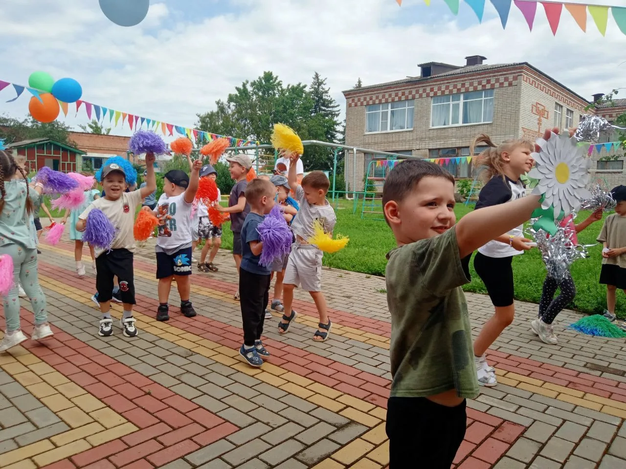 🗺️ Путешествие по станциям: День России!️🌟

💫Наше праздничное мероприятие «Путешествие по станция