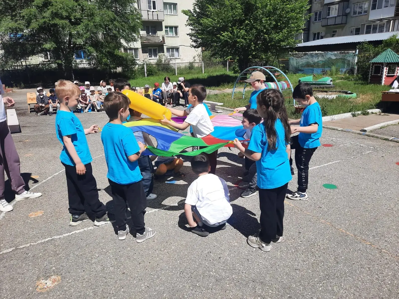 В ДО №5,  6  прошел яркий спортивный праздник " Вот,за что мы любим лето!" Команды «Ромашка» и «Одув