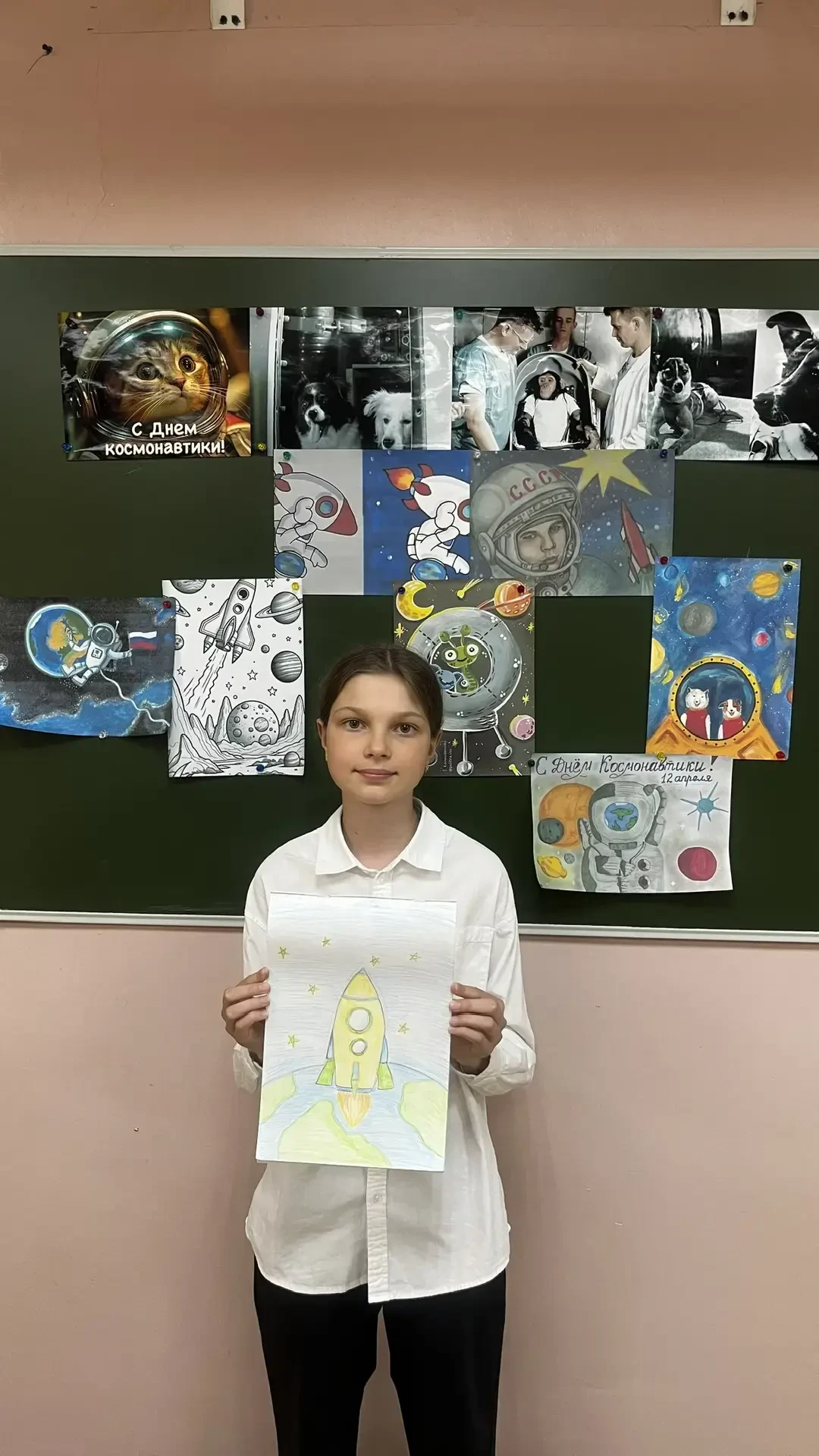 С Днем космонавтики!  Сегодня в нашей школе мы провели акцию в преддверии 12 апреля, Дня космонавтик