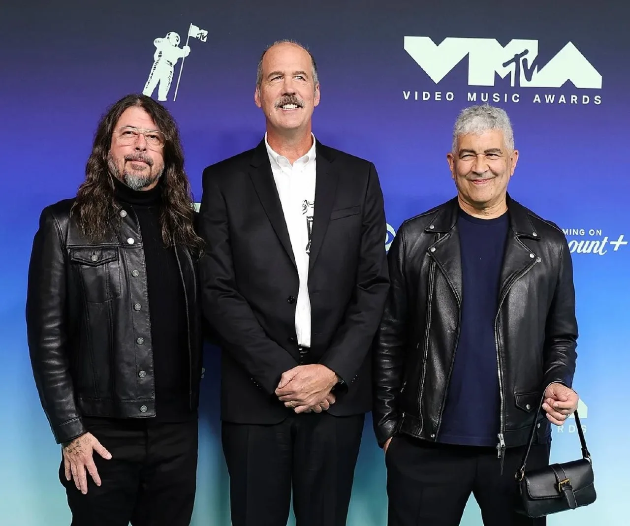 Группа Nirvana получила особую награду канала MTV — за вклад в культуру создания видеок...