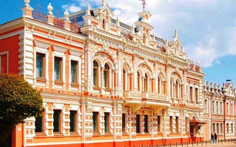 ОСОБНЯК КУПЦОВ БОГАРСУКОВЫХ  Своим внешним и внутренним видом этот дом в начале ХХ века затмил все о