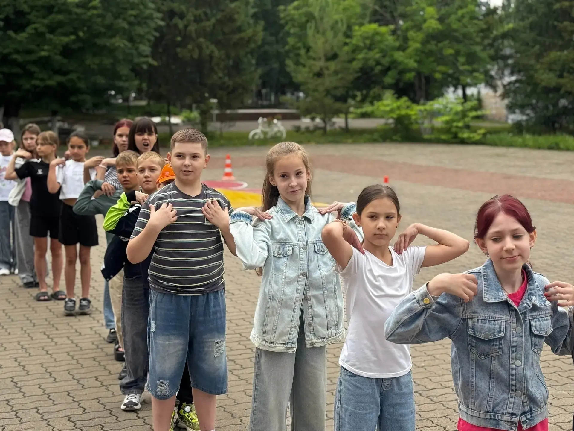 📆 Сегодняшний день в детском лагере «Цветик-семицветик» МБОУ «Гимназия №18» ознаменовался ярким и з